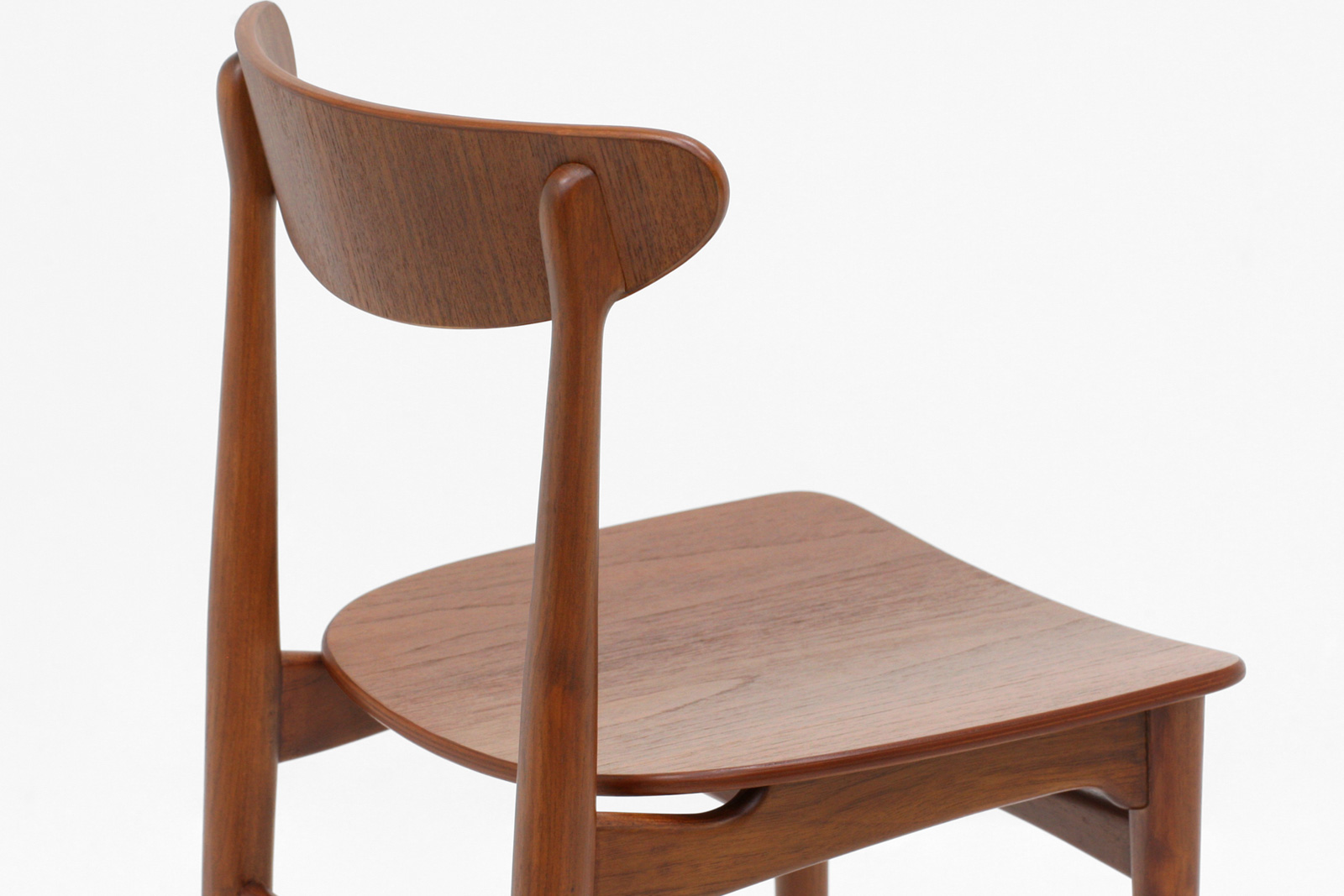 北欧デザイン家具クロッケン 新製品「ダイニングテーブル丸型・板座